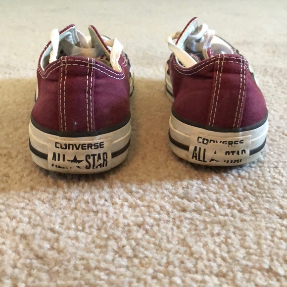 Maroon converse - Picture 4 of 4